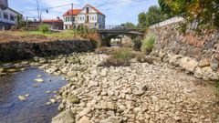 El r�o Belelle, del que se abastece el municipio de Neda, este s�bado