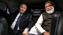 Vladimir Putin y Narendra Modi compartieron el coche tras el aterrizaje del presidente ruso en el aeropuerto de Nueva Deli.