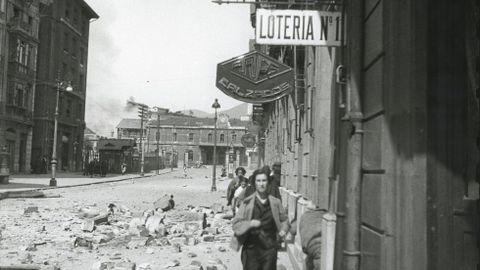 Bombardeo en la calle Ura de Oviedo en la Guerra Civil