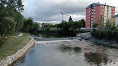 La nueva presa desmontable ya regula el nivel del Cabe en el entorno de A Pinguela