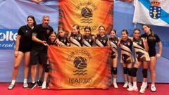 Las jugadoras del Club Voleibol Rianxo que se hicieron con el segundo puesto en el Campeonato de Espa�a.