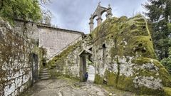 O Cami�o Real ao seu paso polo mosteiro de San Pedro de Rocas no concello de Esgos.
