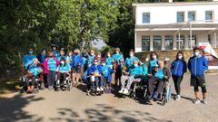 Enfermos de ELA, familiares y voluntarios que realizan el Camino Francés a Santiago desde Sarria