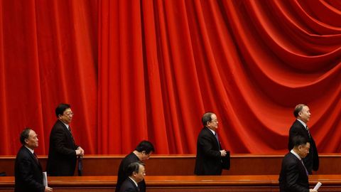 Delegados se dirigen a la salida tras la cuarta sesi�n plenaria de la decimotercera Asamblea Nacional Popular que se celebra en Pek�n