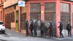 La Polic�a Nacional desaloja a los okupas del narcopiso de la calle San Lucas