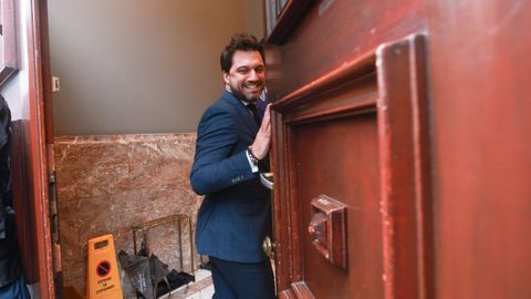 Georges-Louis Bouchez, presidente del partido MR y l�der de las negociaciones, en el inicio el martes del encierro para formar�el�Gobierno regional de Bruselas.