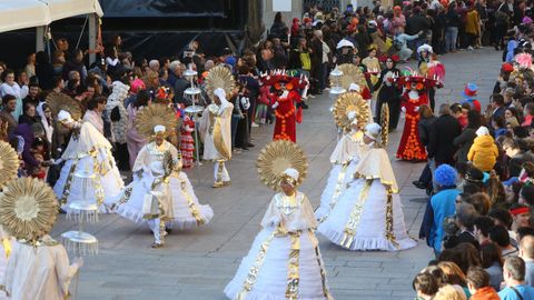 S�bado de pi�ata en Celanova.Ni�os y mayores disfrutaron de lo lindo con el desfile.