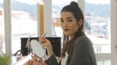 Mar�a, en su estudio, Terracota, en la plaza Mayor de Ourense