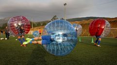 Campeonato de f�tbol burbuja en Oleiros