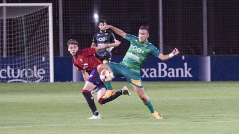 Ger N�voa, de verde, en su etapa como jugador del Arenteiro
