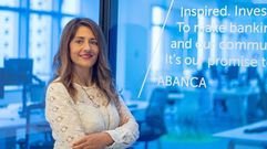 M�nica V�zquez, en la sucursal de Abanca en Miami, la primera oficina de esta entidad bancaria en Estados Unidos