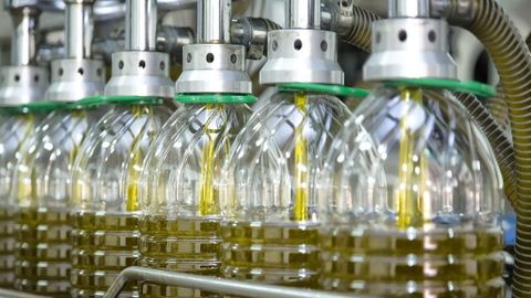 Embotellado de aceite, uno de los productos elegidos por Donald Trump para sancionar a Espa�a