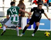 H�ctor Font elude la marca de L�pez Garai en el choque del domingo ante el C�rdoba.