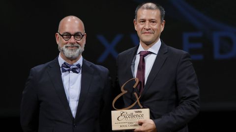 Mejor reconocimiento de marca de agencias de viajes. El gerente del Consorcio de Turismo, Mois�s Jorge, entreg� el premio a Sergio Ar�valo, director comercial de Royal Caribbean International.