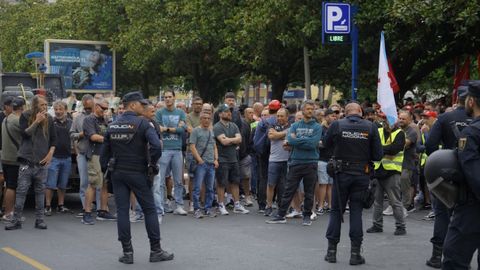 Trabajadores del sector del metal cortaron este martes la circulaci�n de los Cantones en una nueva jornada de protestas