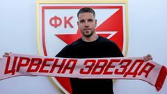 El ex del Celta Mihailo Ristic posa como nuevo jugador del Estrella Roja.