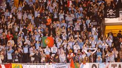 Aficionados c�lticos, en las gradas de Riazor durante el derbi de marzo del 2013.
