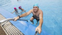 Francisco V�zquez Lema, usuario de la piscina de Vimianzo, ayer 