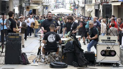 Concierto de Sintrom en la calle Real antes del Racing-Alcorcn.