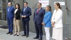 Adem�s de Rodr�guez y Abalde (en el centro), a la firma del convenio tambi�n acudieron el director xeral de Universidades, Alberto D�ez de Castro; la directora del Campus Industrial, Ana Ares; la delegada territorial de la Xunta, Martina Aneiros; y la vicerrectora del campus de Ferrol, Mar�a Jes�s Movilla.
