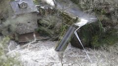 Carretera de la Diputaci�n cortada en Navia al caerse un puente