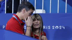 El presidente del Gobierno, Pedro S�nchez, con su mujer Bego�a G�mez, durante una competici�n de judo en los pasados Juegos de Par�s