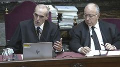 El fiscal jefe anticorrupci�n, Alejandro Luz�n, junto al abogado del PP Alberto Dur�n, durante el juicio por el caso mascarillas.