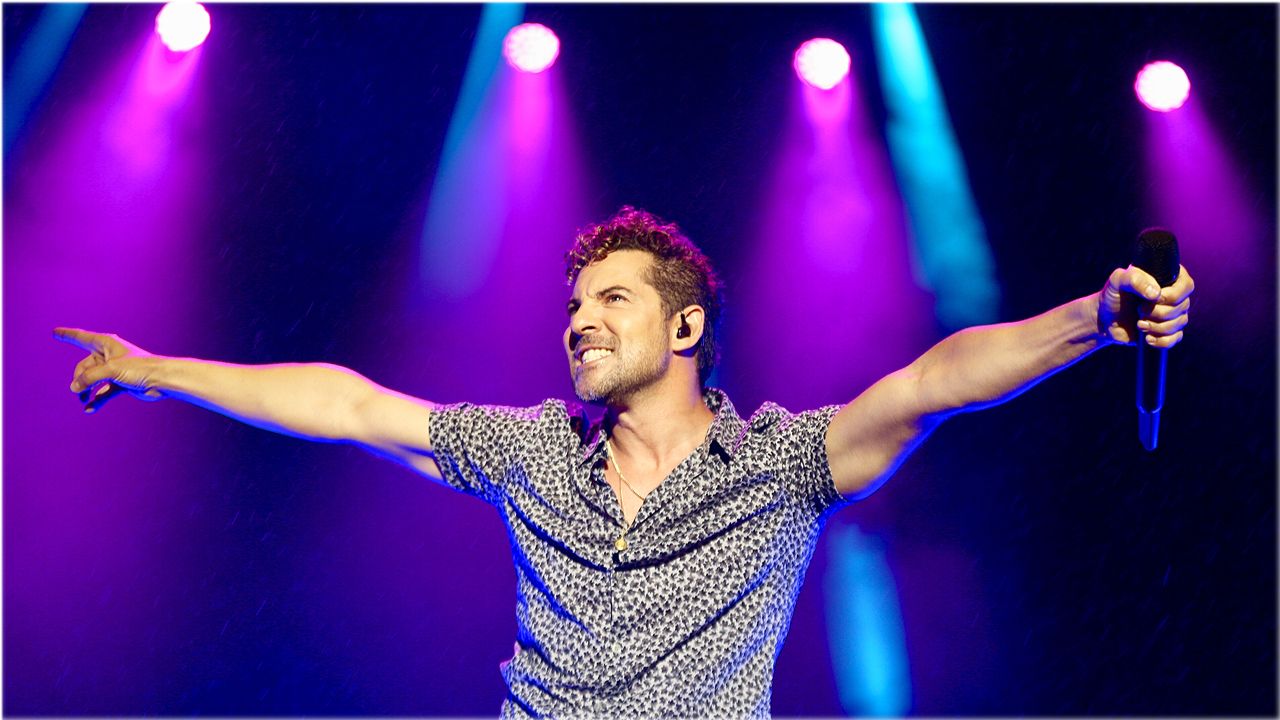 Bisbal entusiasma a su público en el auditorio de Castrelos
