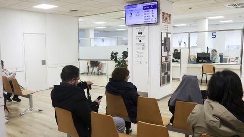 La Xunta admite la grave situación de la atención primaria derivada del déficit de profesionales, en la foto el ambulatorio Concepción Arenal, en Santiago