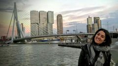 Paula Ramos, frente al puente Erasmo