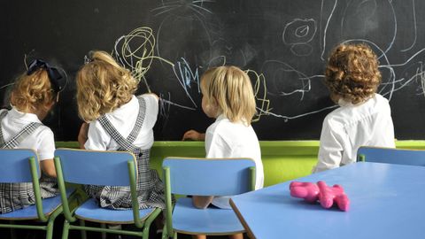 Colegiales en un aula, en una imagen de archivo