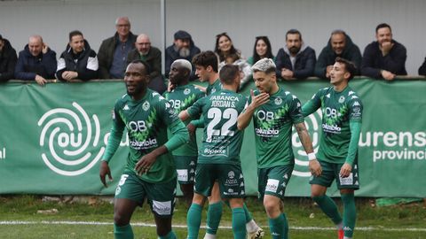 Los jugadoras del Arenteiro celebran uno de sus goles