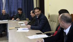 Directivos de Neria y alcaldes durante la reuni�n de casi una hora y media celebrada en Cee. 