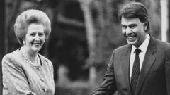 El presidente Felipe Gonz�lez (PSOE) saluda a la primera ministra britanica Margaret Thatcher