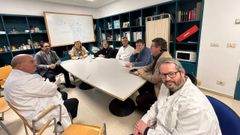 La gerente del �rea sanitaria, Elo�na N��ez, y miembros del equipo directivo visitaron el centro de salud de Outes para mantener una reuni�n en la que tambi�n estuvo presente el alcalde, Manolo Gonz�lez.