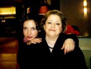 Mar�a Antonia Iglesias, con su hija, Ana.