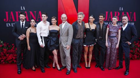 Pedro Alonso, Michelle Jenner, Trist�n Ulloa, Bego�a Vargas, Julio Pe�a Fern�ndez, Joel S�nchez, Jos� Luis Garc�a-P�rez, Marta Nieto y �lvaro Morte durante la gala �Jarana en el Guadalquivir� por la premiere global de �Berl�n y la dama del armi�o�.