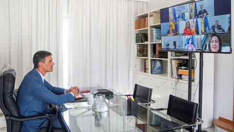 El presidente Pedro Snchez, hoy en Lanzarote, durante su videoconferencia con siete ministros.