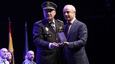 Emilio Rial recogi� la condecoraci�n otorgada a Manuel G�mez-Franqueira �lvarez