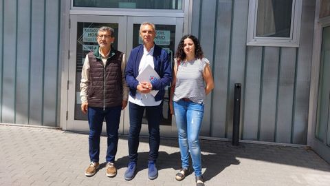 Iago Tabars, Luis Seara y Noa Presas, en los juzgados de Ourense.