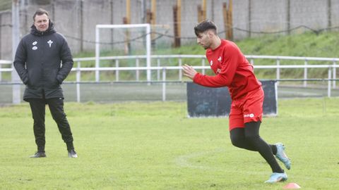Crist�bal observa el trabajo de Manel durante una sesi�n preparatoria en A G�ndara.