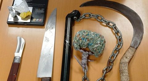 El arsenal casero de los dos individuos fue requisado, junto a una peque�a cantidad de coca�na