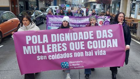 La pancarta que encabez� la marcha de este domingo en Ribadeo