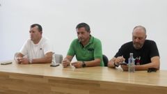 De izquierda a derecha, Jos� Miguel Sarrapio (CCOO), Juan Carlos Corredoira (UGT) y Javier Dapena (CIG), representantes del comit� de empresa de Prezero en Pontevedra
