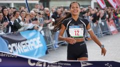 Edymar Brea, en la meta de la media marat�n de A Coru�a 
