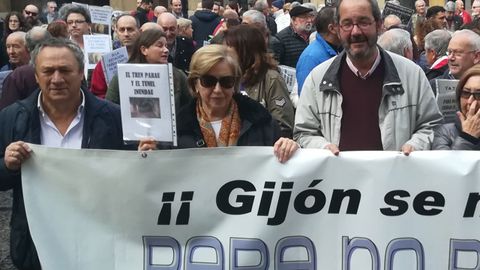 Tita Caravera, en el centro, durante una de las movilizaciones de la Plataforma por el Plan de V�as