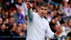 Antonio Hidalgo da instrucciones en un partido 