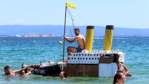 Festa da Dorna: Rejata de Embarcasi�ns feitas a machada e pan de millo na playa de Coroso
