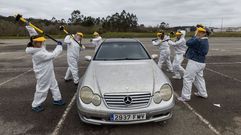 Uno de los ejercicios de la velada, descarga de tensi�n sobre un veh�culo