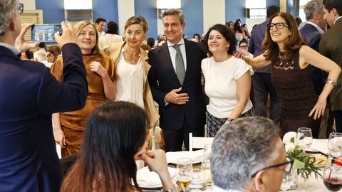 Juezas de lo Penal y de Instrucci�n posan con el juez decano saliente, Germ�n Serrano,